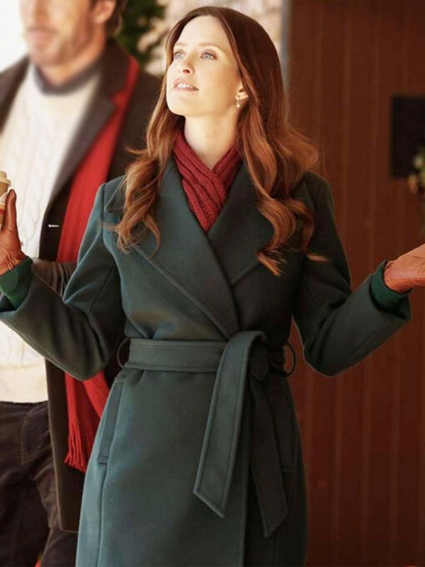 Merritt-Patterson-A-Vintage-Christmas-2024-Green-Coat-2