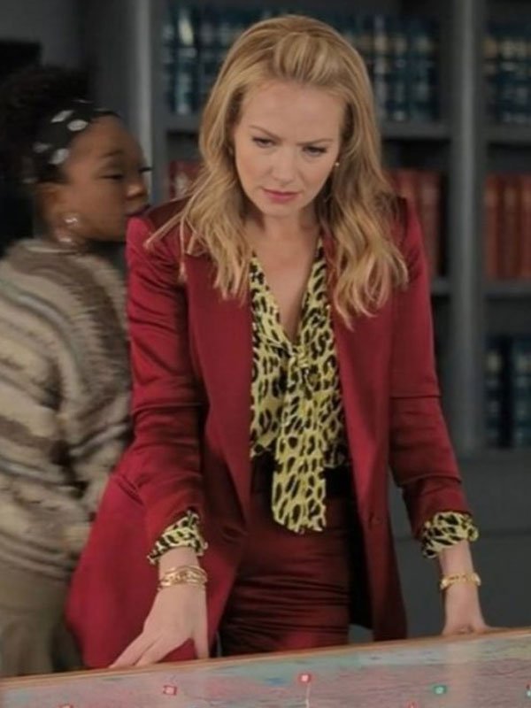 The-Lincoln-Lawyer-S3-Becki-Newton-Red-Suit-2