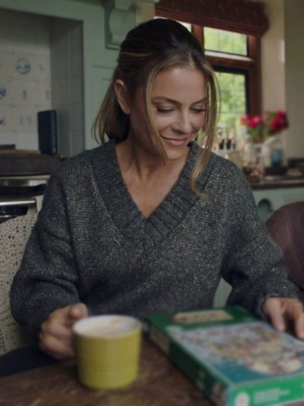 Christmas-At-Plumhill-Manor-2024-Maria-Menounos-Sweater