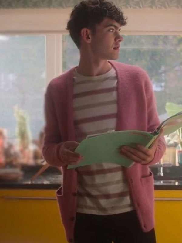 Heartstopper-S3-Joe-Locke-Pink-Cardigan-2