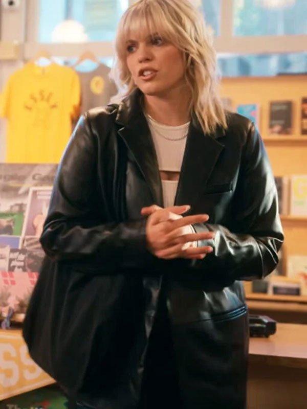 The-Sex-Lives-Of-College-Girls-S03-Reneé-Black-Leather-Blazer-2